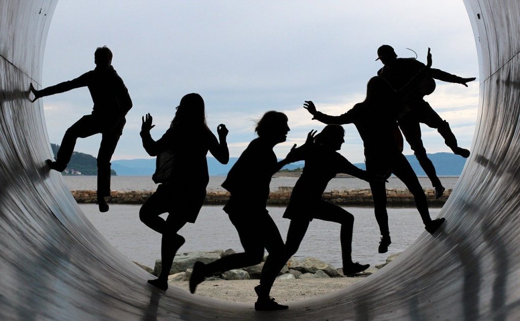 friendship 2366955 1280 - L'animazione al tempo del colera - 3 app - AAA
